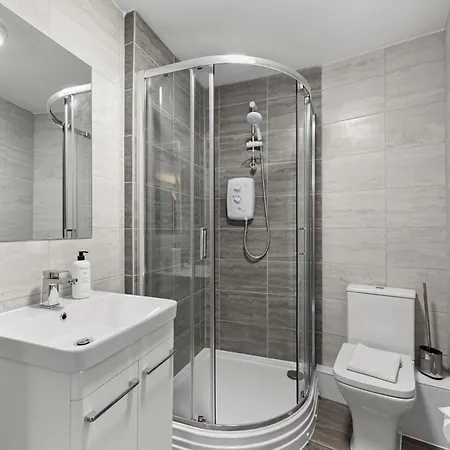 Modern 2-bedroom Flat In - Parking Leeds (West Yorkshire)