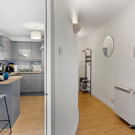 Apartment Modern 2-bedroom Flat In - Parking *