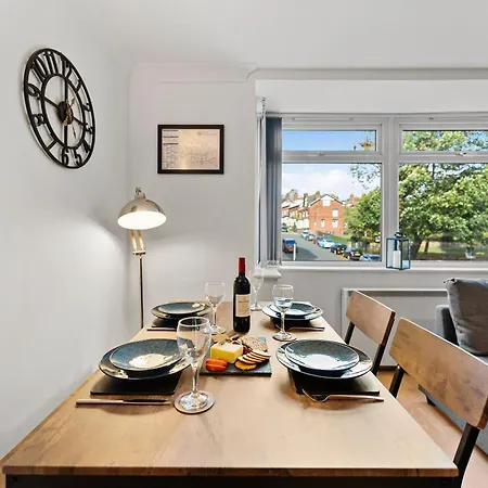 Apartment Modern 2-bedroom Flat In - Parking *