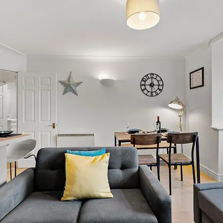 Modern 2-bedroom Flat In - Parking