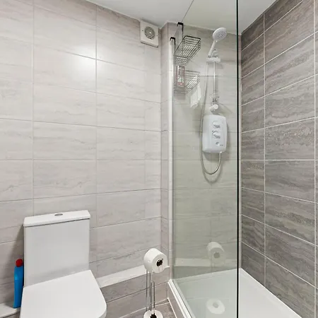 Modern 2-bedroom Flat In - Parking Apartment