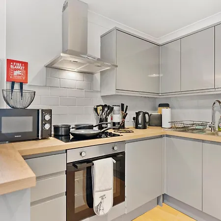Modern 2-bedroom Flat In - Parking * Leeds (West Yorkshire)