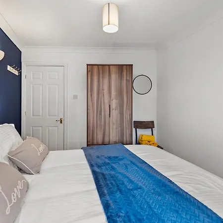 Apartment Modern 2-bedroom Flat In - Parking