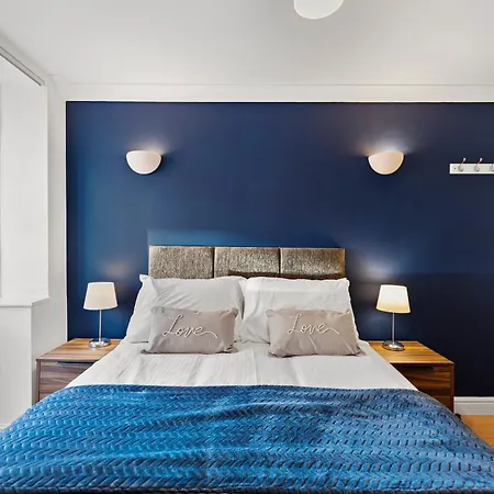 Modern 2-bedroom Flat In - Parking Apartment