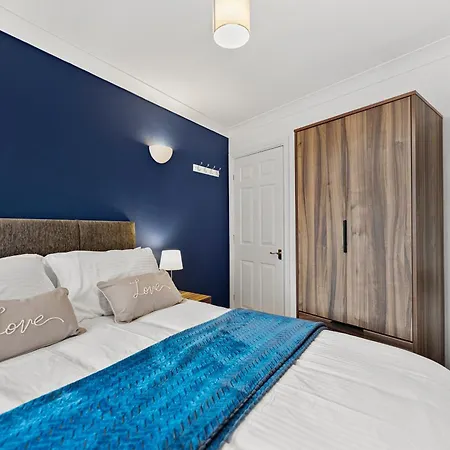 Apartment Modern 2-bedroom Flat In - Parking *