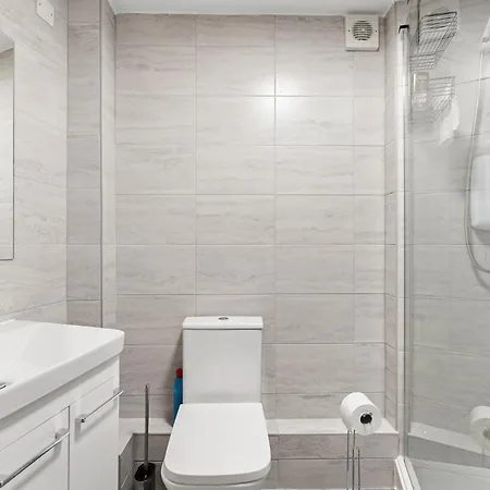 Modern 2-bedroom Flat In - Parking