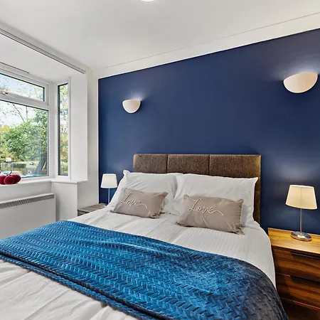 Apartment Modern 2-bedroom Flat In - Parking