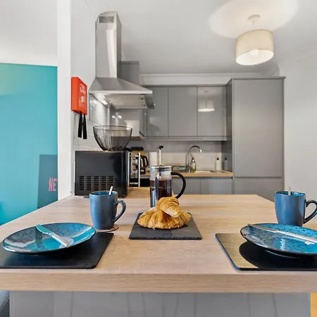 Apartment Modern 2-bedroom Flat In - Parking *