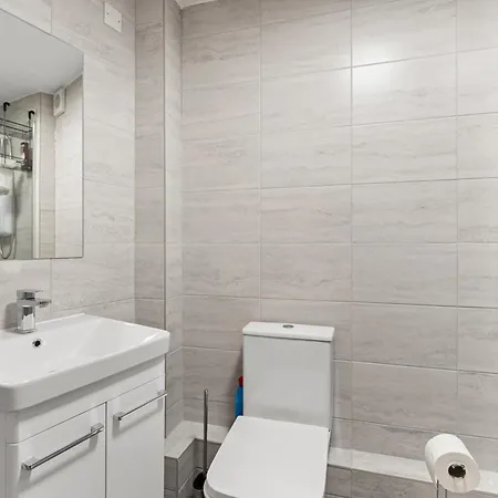 Modern 2-bedroom Flat In - Parking