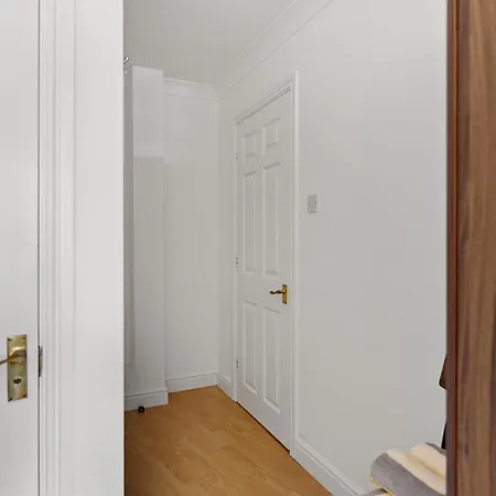 Modern 2-bedroom Flat In - Parking Apartment *