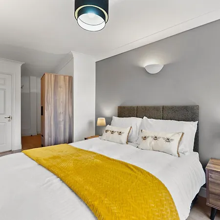Modern 2-bedroom Flat In - Parking *